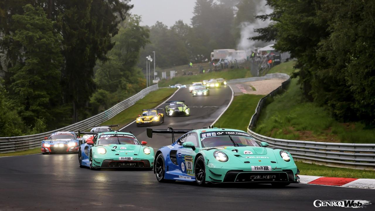 ニュルブルクリンク24時間の決勝は、24時間を走り切ることなく、濃霧によりレース終了を余儀なくされた。