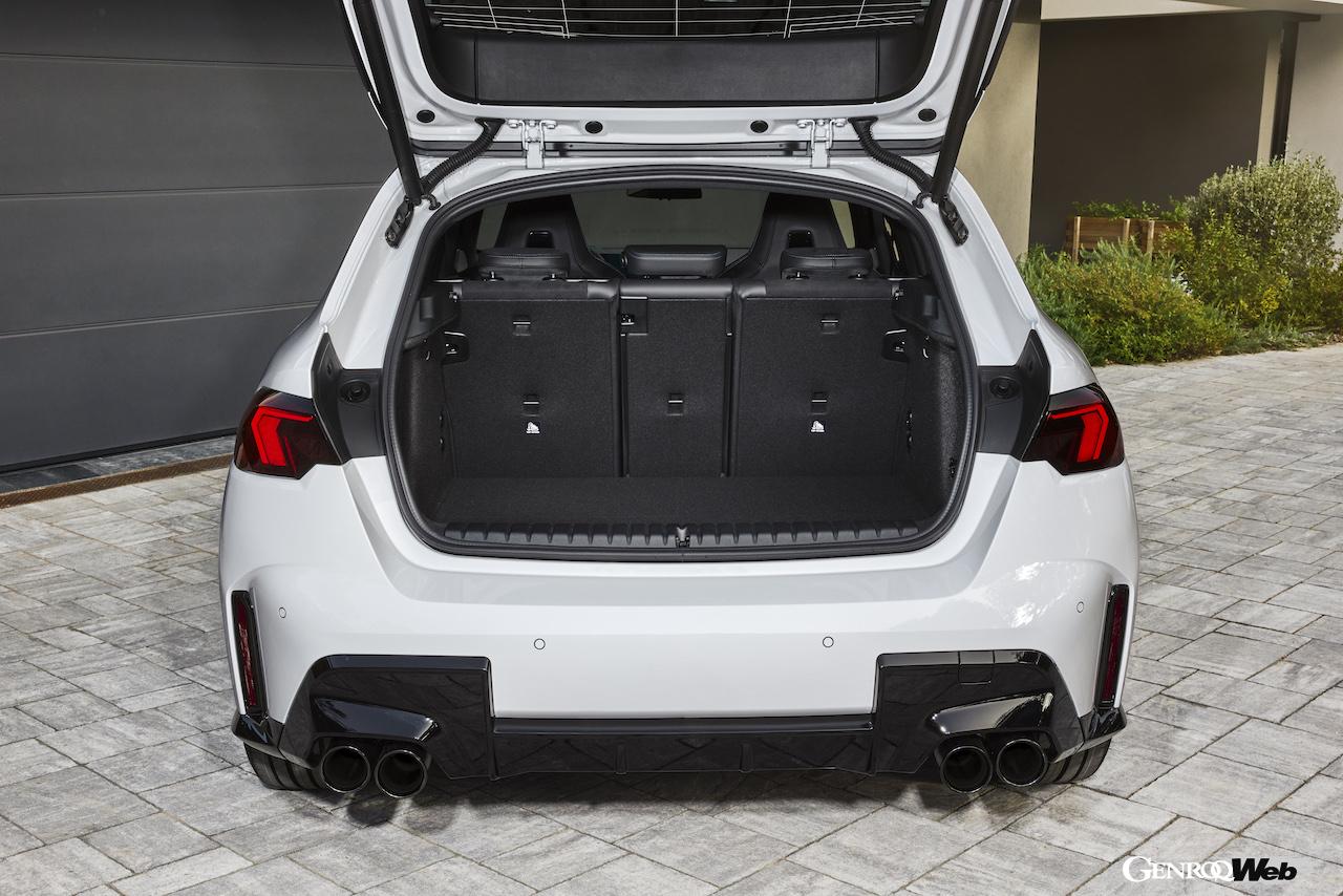 2024年10月から欧州で販売スタートする、新型「BMW 1シリーズ」のラゲッジスペース。