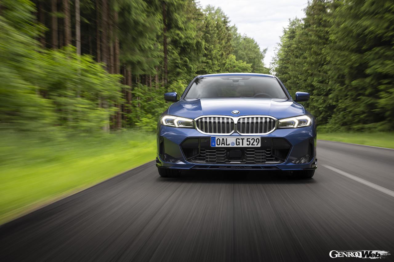 「BMW アルピナ B3 GT リムジン」の走行シーン。