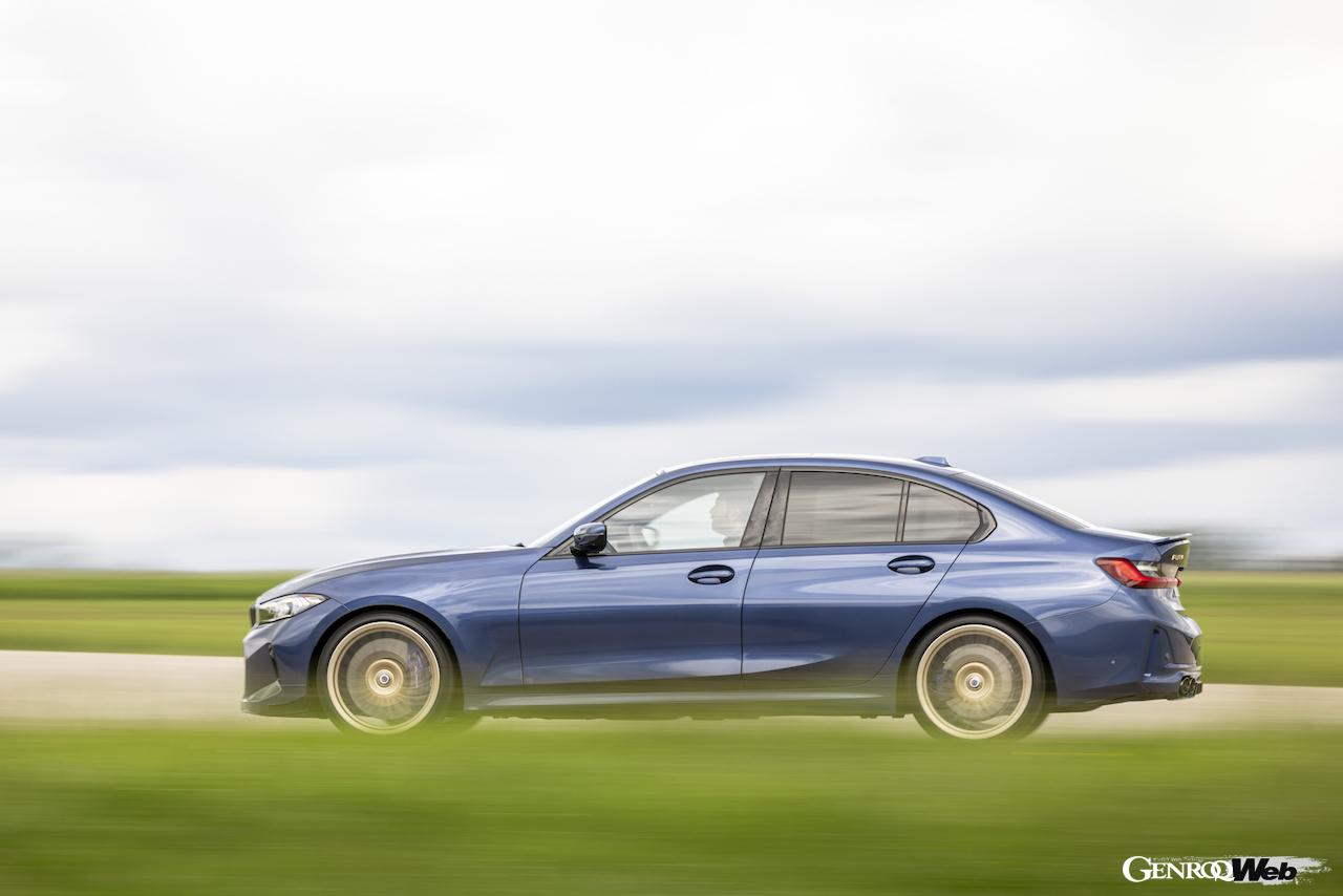 「BMW アルピナ B3 GT リムジン」の走行シーン。