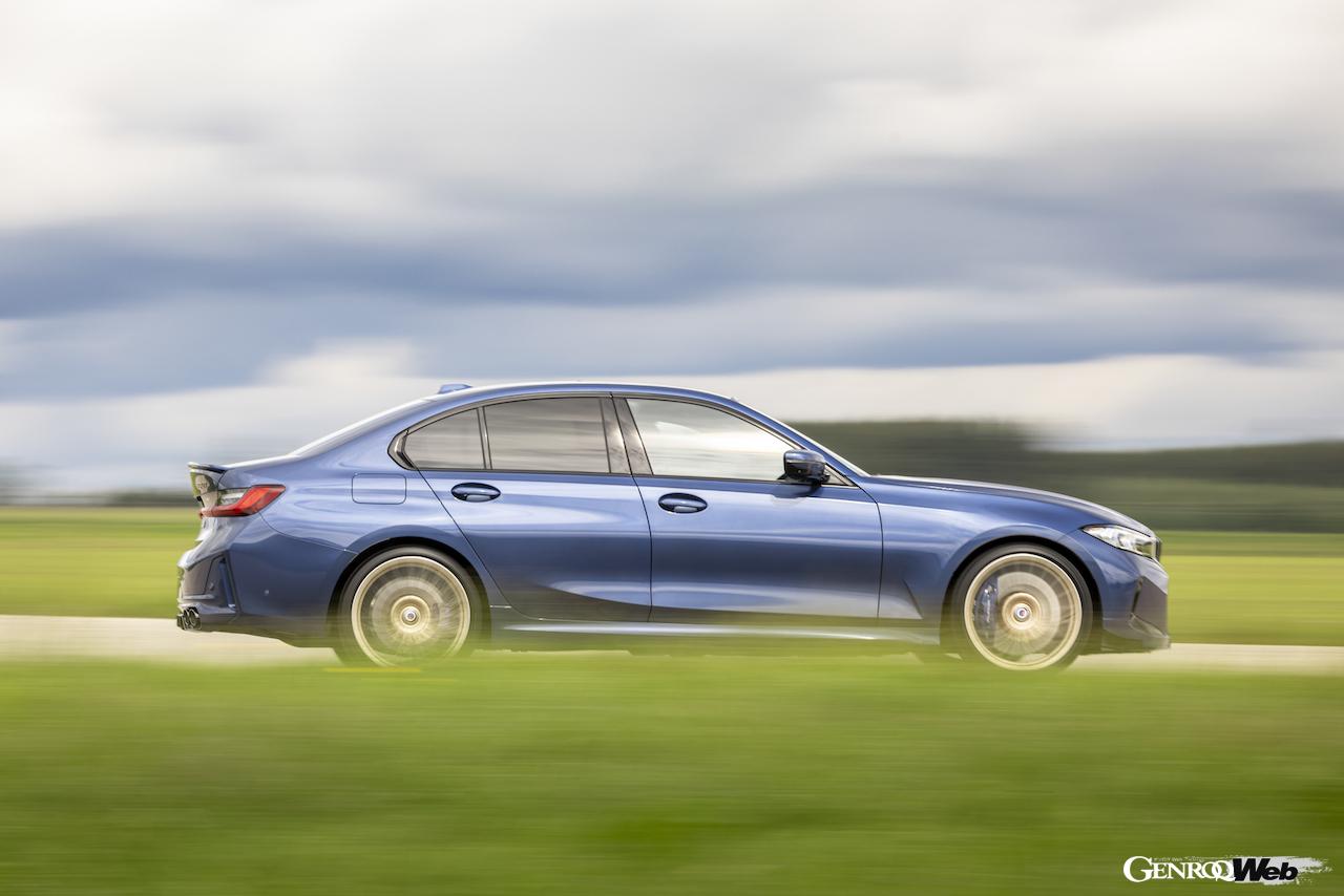 「BMW アルピナ B3 GT リムジン」の走行シーン。