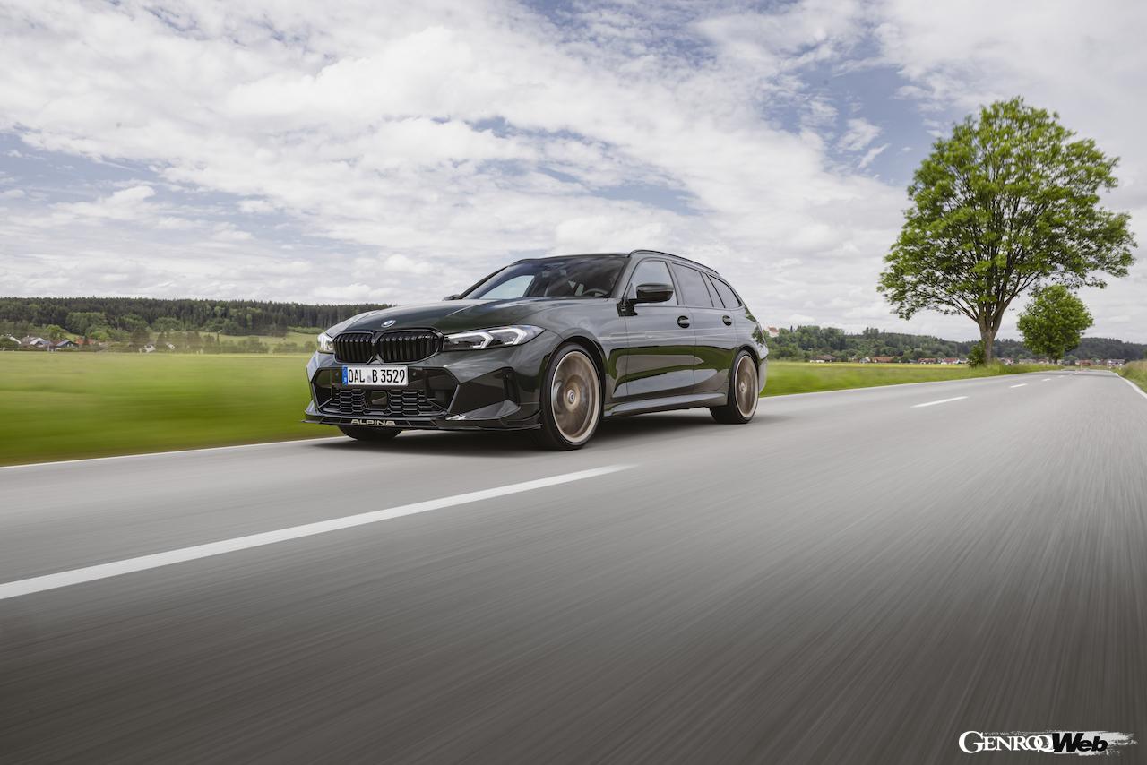「BMW アルピナ B3 GT ツーリング」の走行シーン。