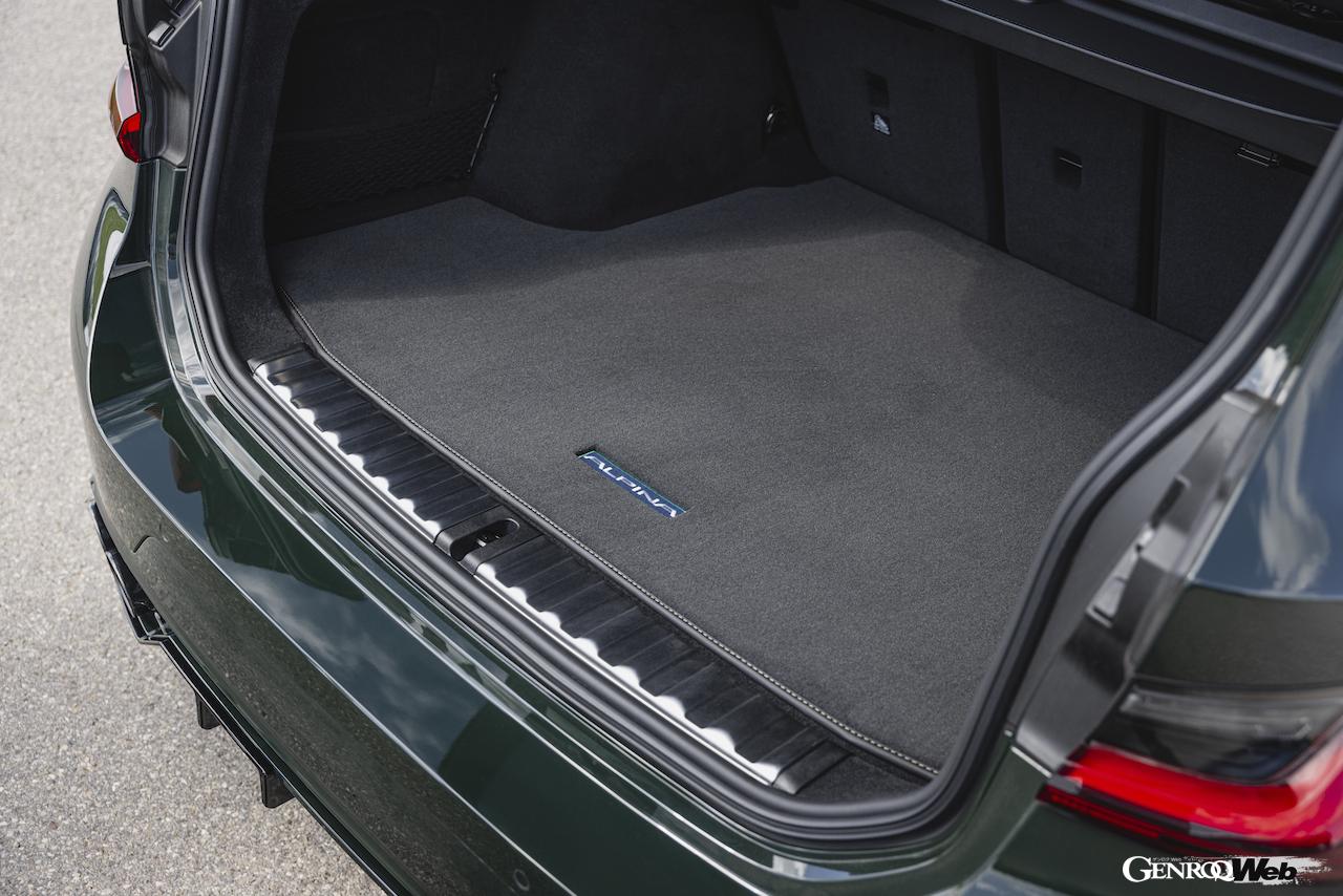 「BMW アルピナ B3 GT ツーリング」のラゲッジルーム。