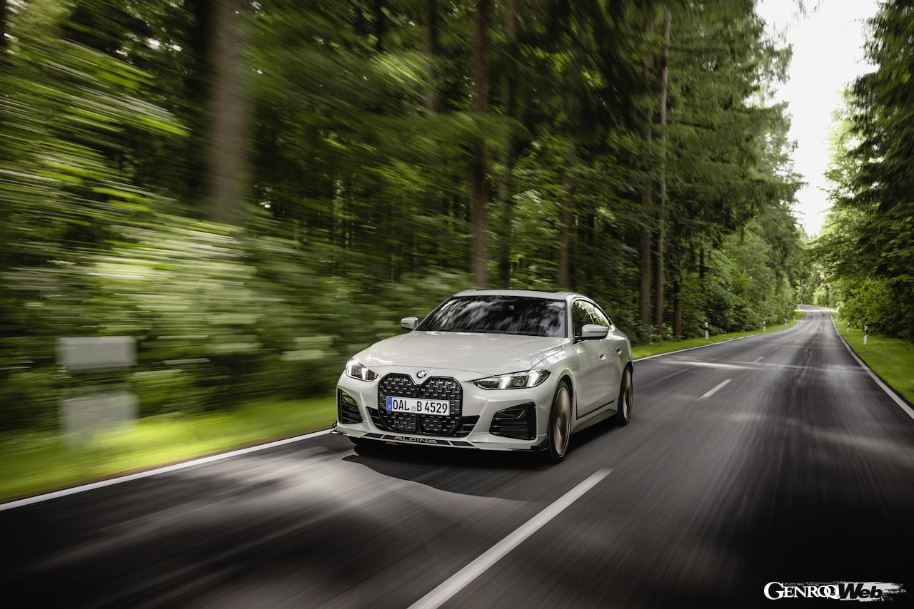 「BMW アルピナ B4 GT グランクーペ」の走行シーン。