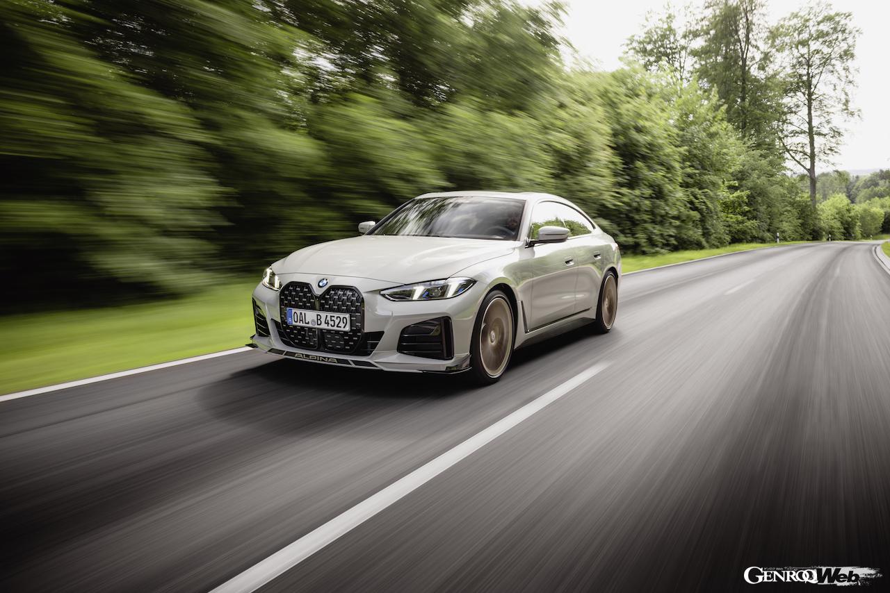 「BMW アルピナ B4 GT グランクーペ」の走行シーン。