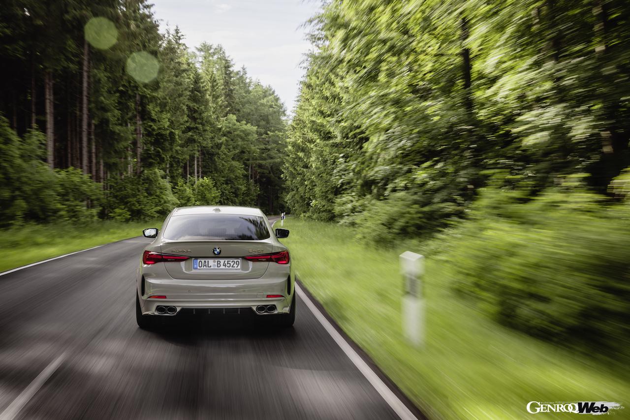 「BMW アルピナ B4 GT グランクーペ」の走行シーン。