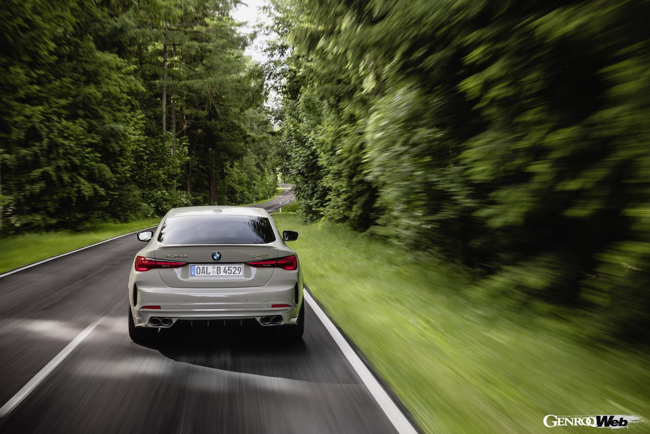 「BMW アルピナ B4 GT グランクーペ」の走行シーン。