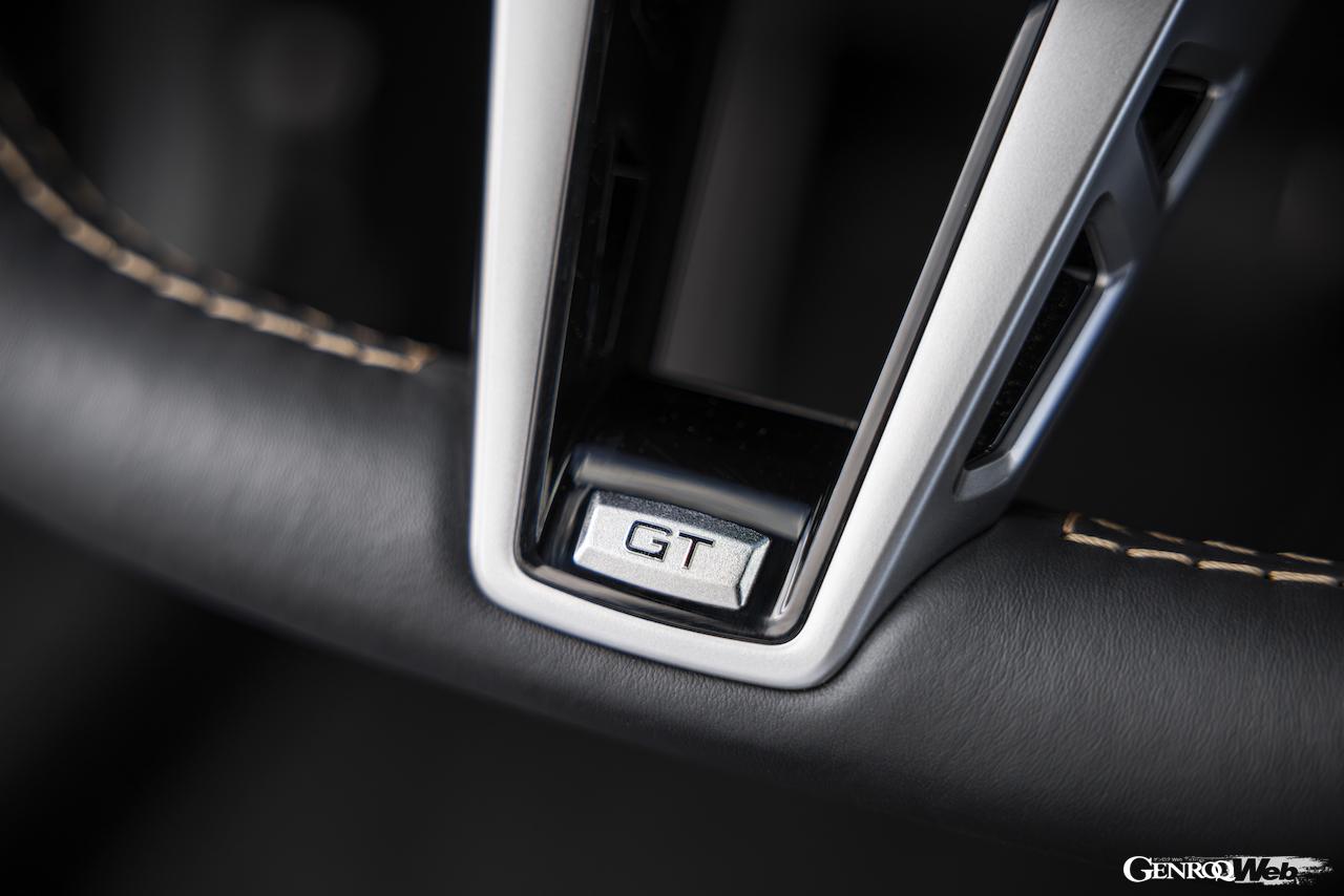 「BMW アルピナ B4 GT グランクーペ」のインテリア。