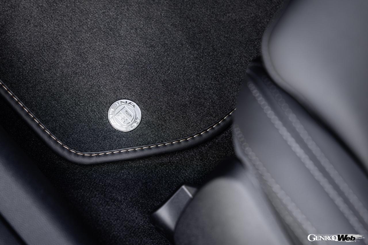 「BMW アルピナ B4 GT グランクーペ」のインテリア。