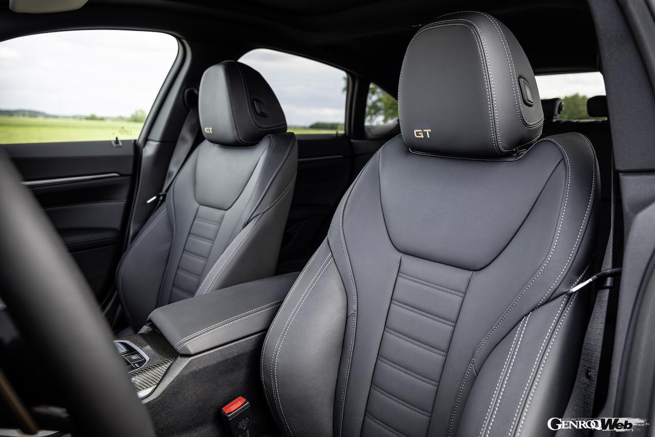 「BMW アルピナ B4 GT グランクーペ」のインテリア。