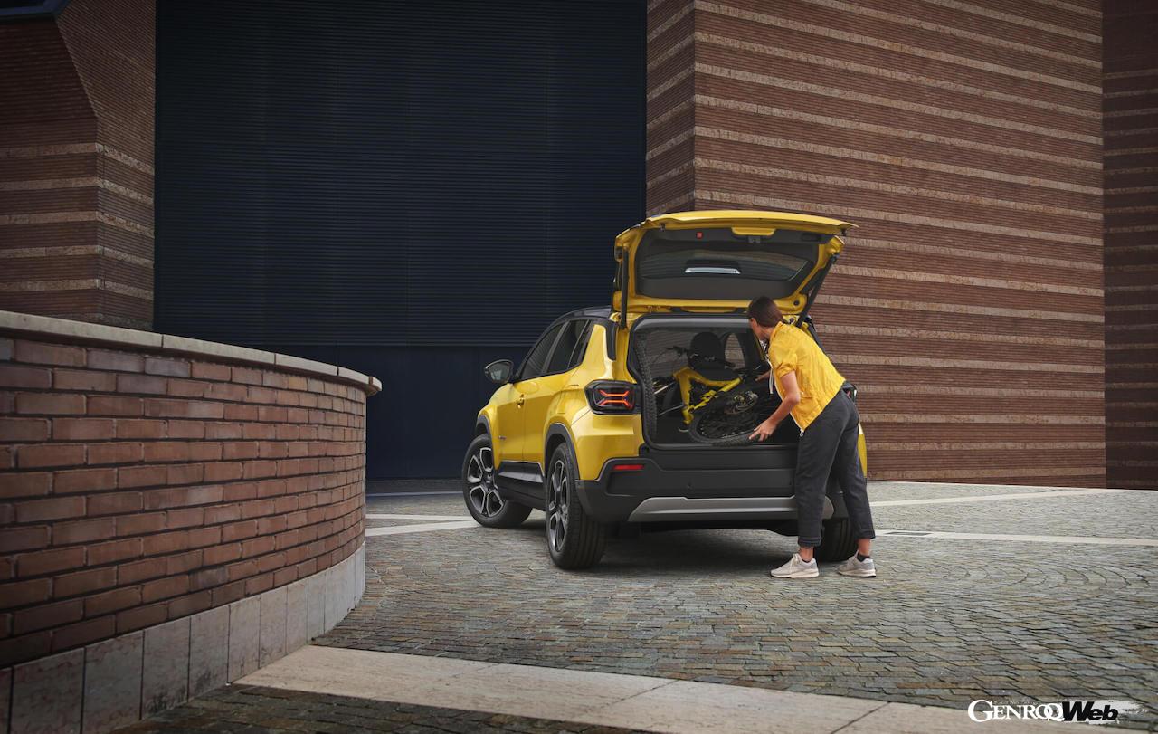 オフロードを性能をアピールするジープらしいエクステリアを実現した「ジープ アベンジャー」。