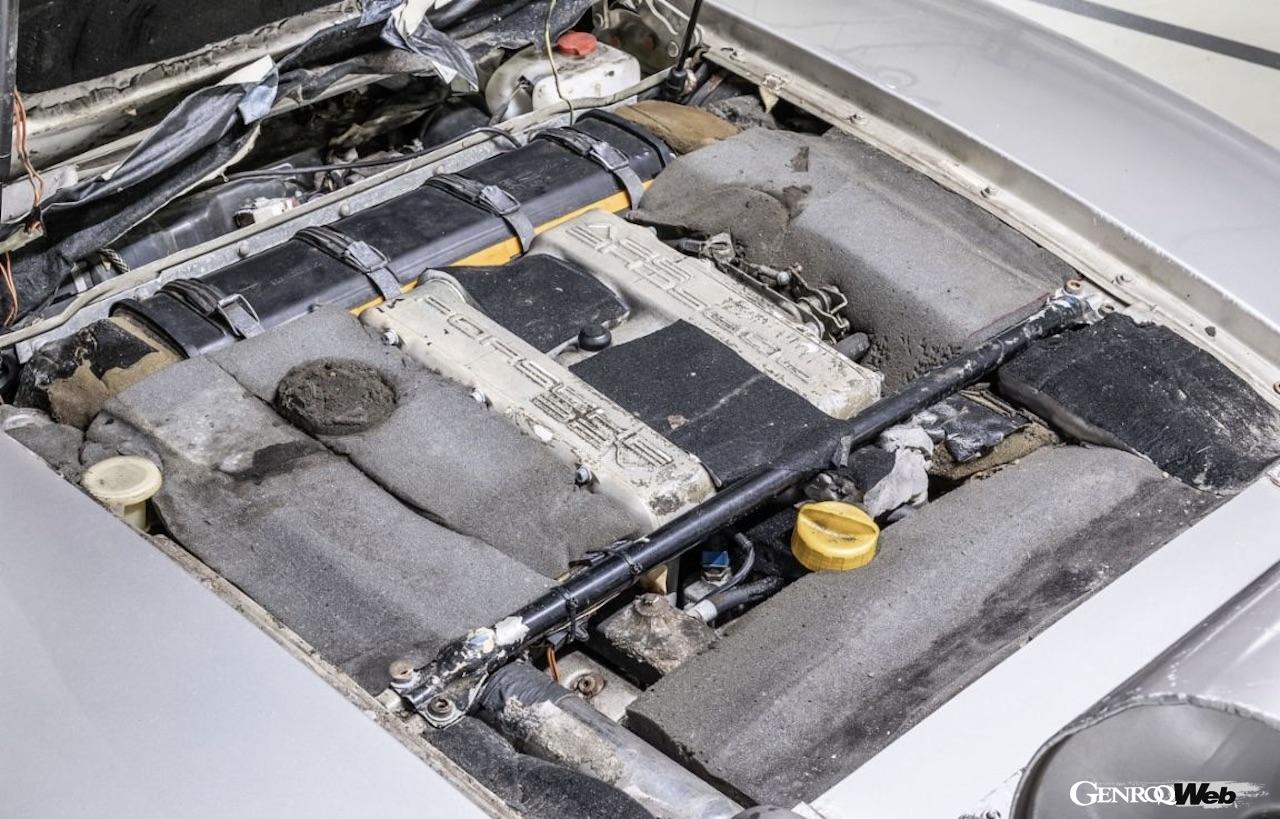 騒音テスト用に製造されたこの928の心臓部には、928 GTS用に開発された5.4リッターV型8気筒自然吸気エンジンの初期仕様が搭載されている。
