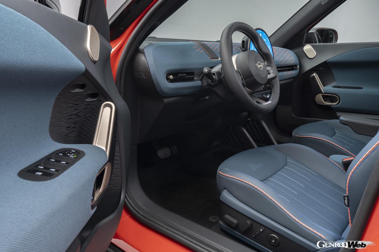新世代MINI第3弾モデル「MINI エースマン」のインテリア。