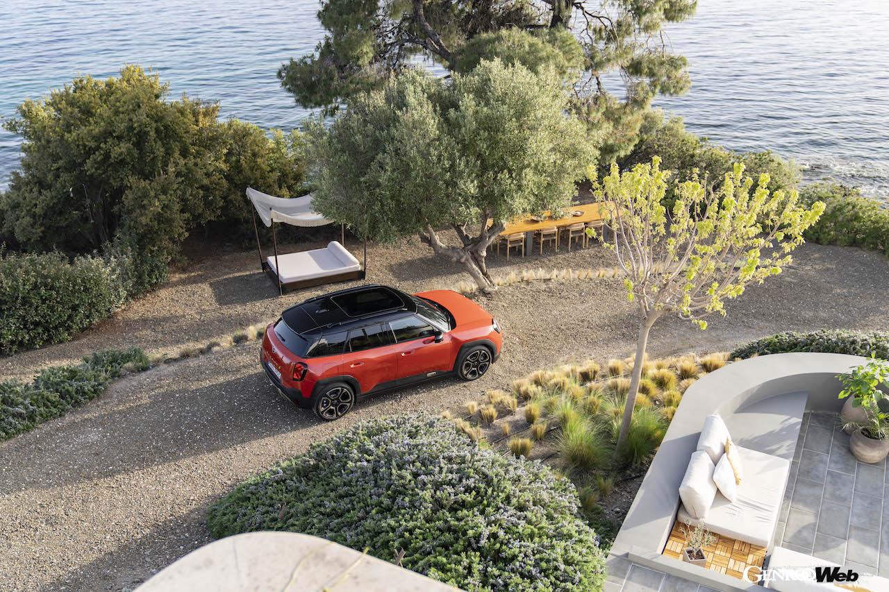 新世代MINI第3弾モデル「MINI エースマン」の走行シーン。