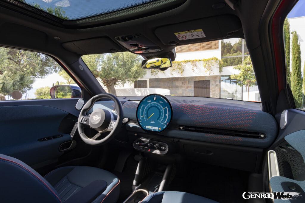 新世代MINI第3弾モデル「MINI エースマン」のインテリア。