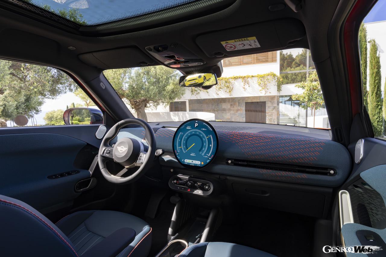 新世代MINI第3弾モデル「MINI エースマン」のインテリア。