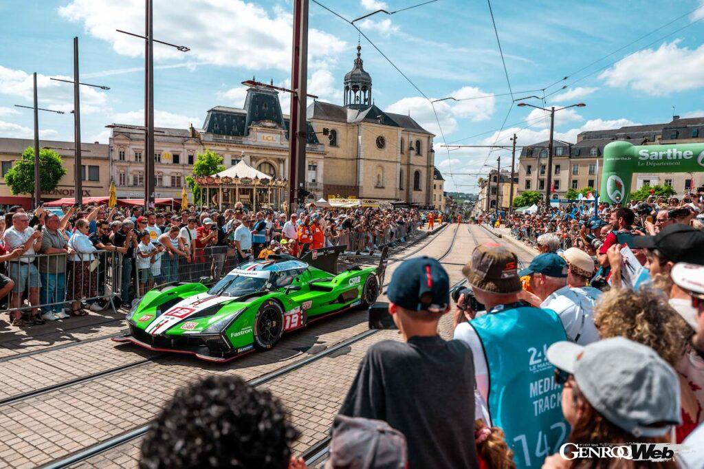 第4戦ル・マン24時間の公開車検と恒例のパレードに、「ランボルギーニ SC63」とワークスドライバーが登場した。