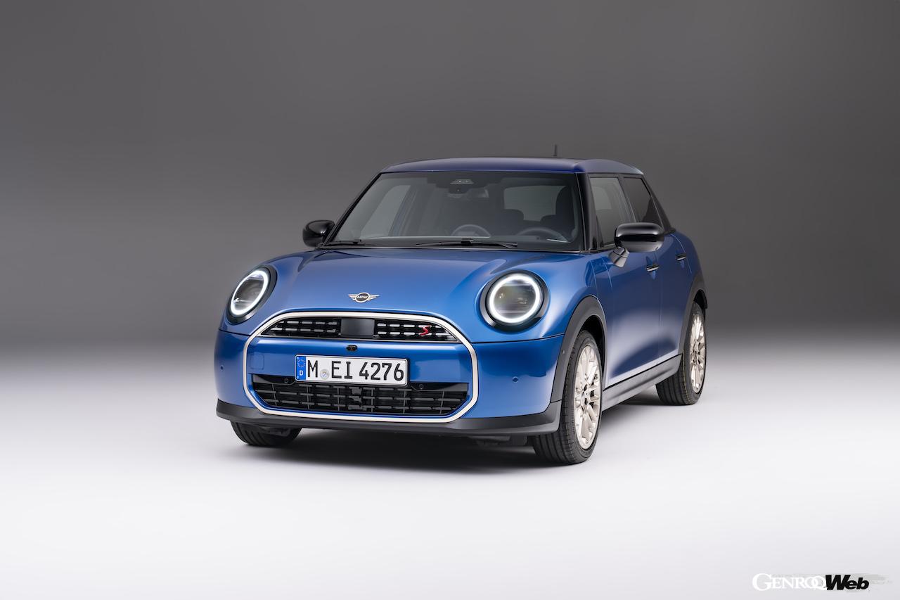 新型「MINI クーパー 5ドア」のエクステリア。