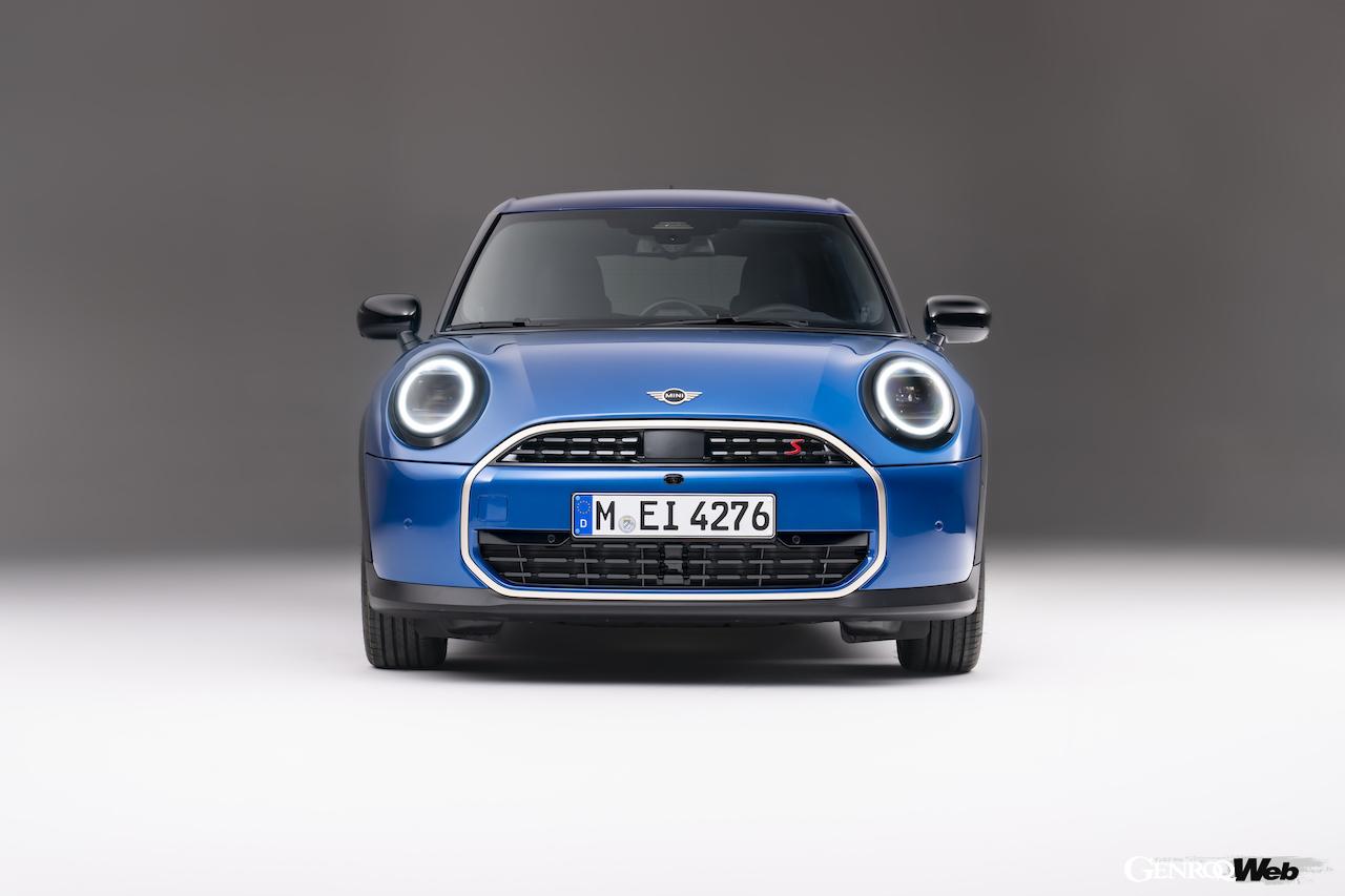 新型「MINI クーパー 5ドア」のエクステリア。