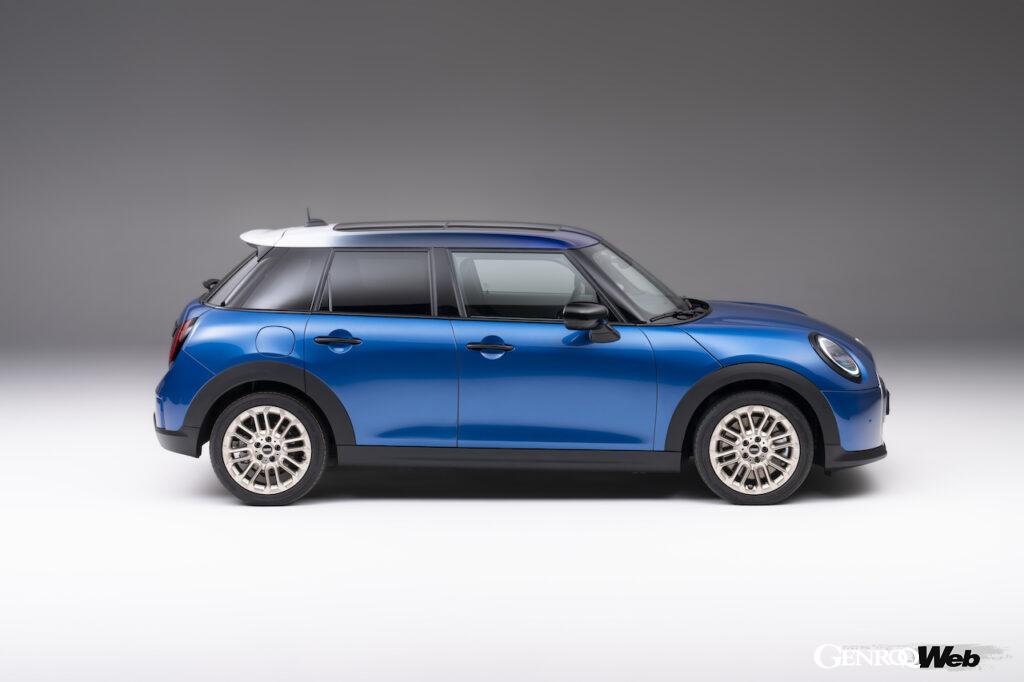 新型「MINI クーパー 5ドア」のエクステリア。