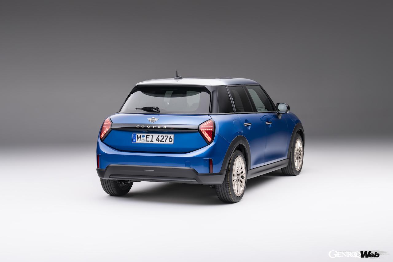 新型「MINI クーパー 5ドア」のエクステリア。