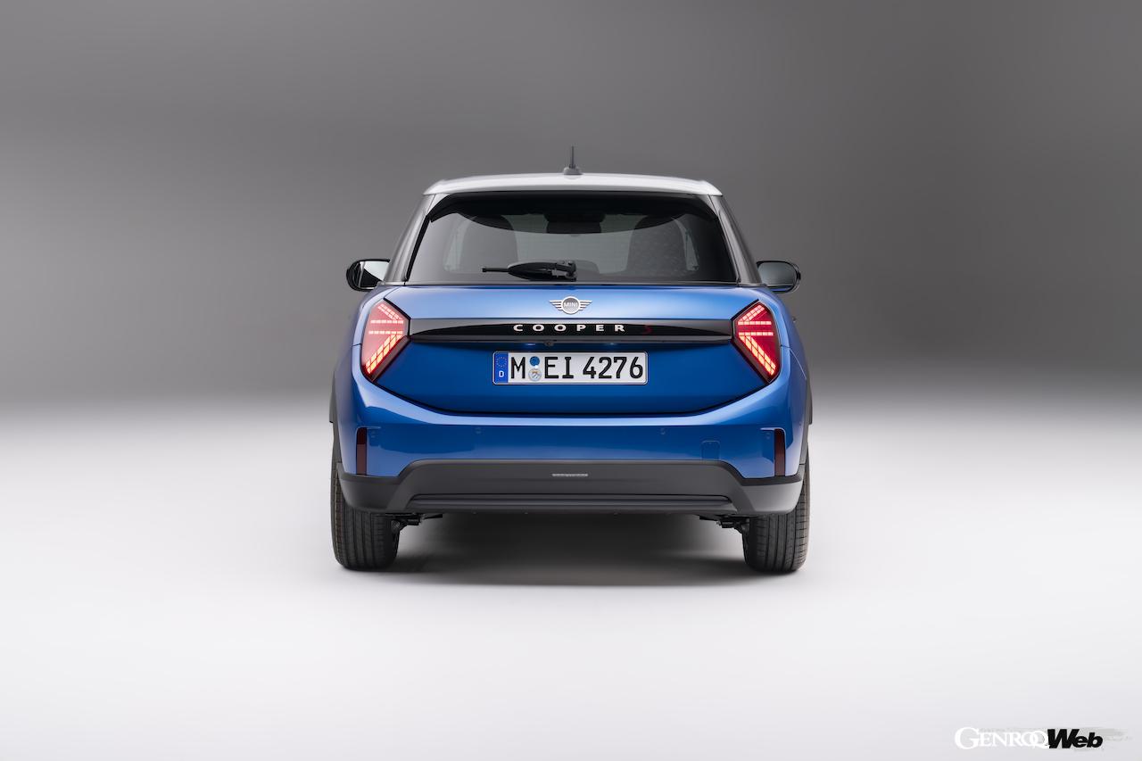 新型「MINI クーパー 5ドア」のエクステリア。