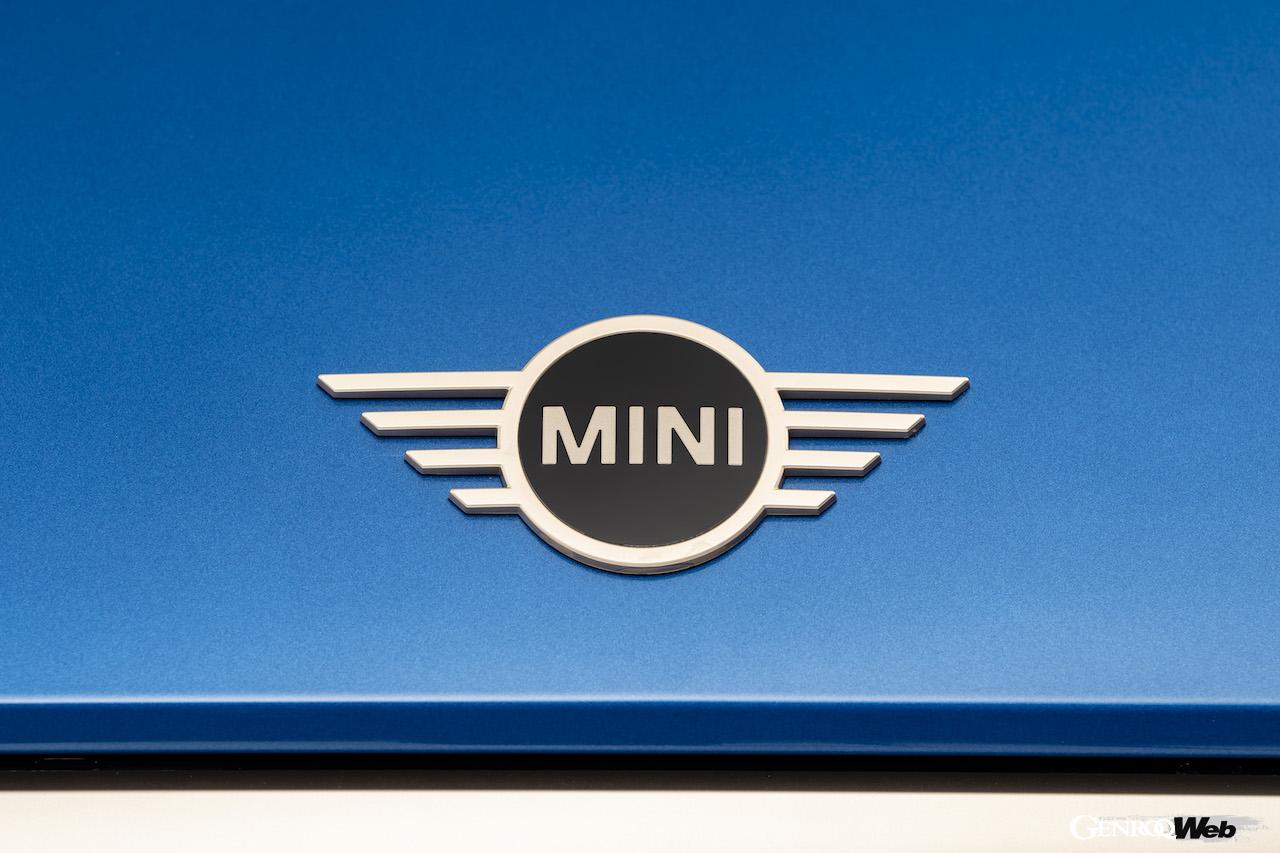 新型「MINI クーパー 5ドア」のエクステリア。