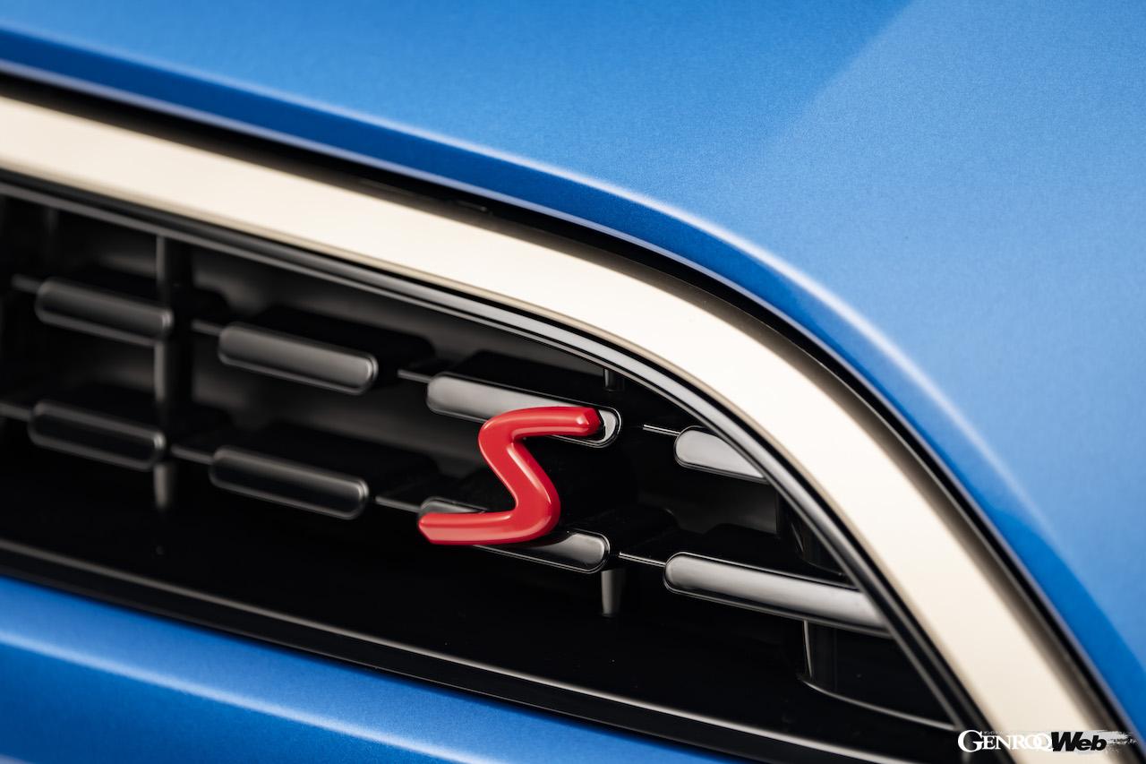 新型「MINI クーパー 5ドア」のエクステリア。