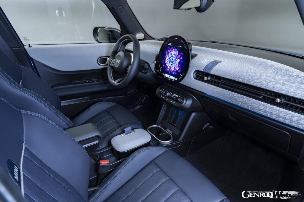 新型「MINI クーパー 5ドア」のインテリア。