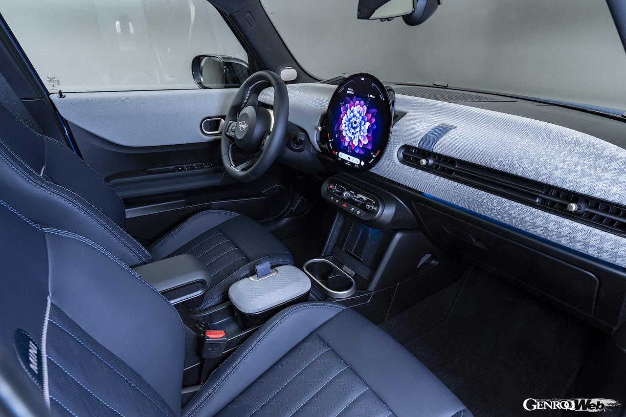 新型「MINI クーパー 5ドア」のインテリア。