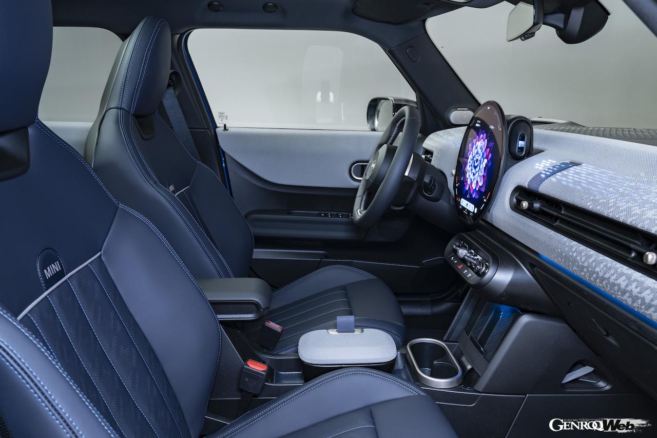 新型「MINI クーパー 5ドア」のインテリア。