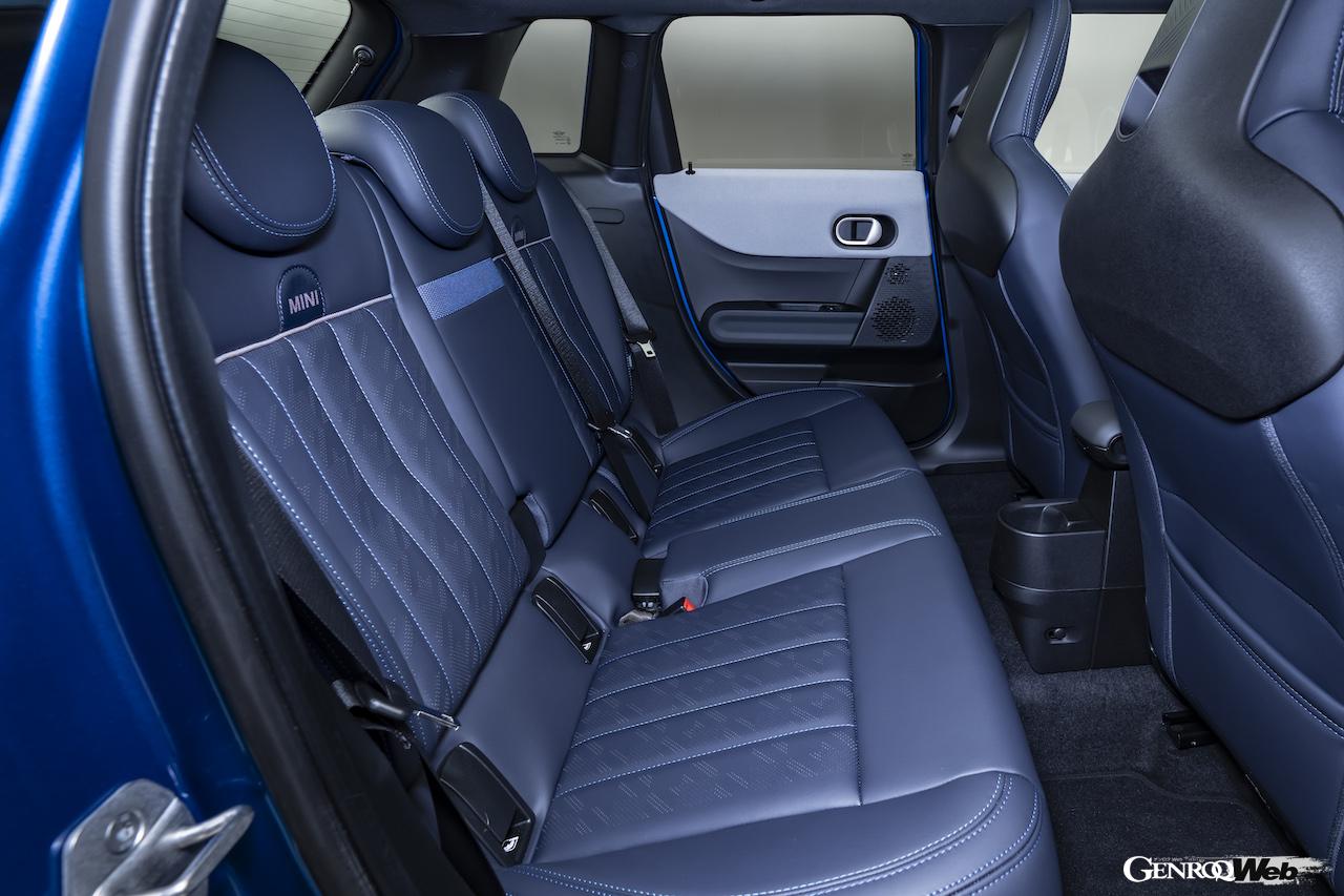 新型「MINI クーパー 5ドア」のインテリア。