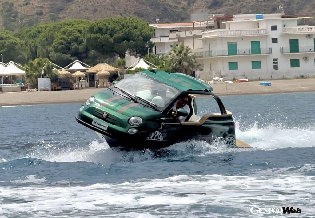 メタリックグリーンのボディワークを備えたパワーボート「アバルト オフショア」が、トップ・マルケス・モナコにおいてワールドプレミアされた。