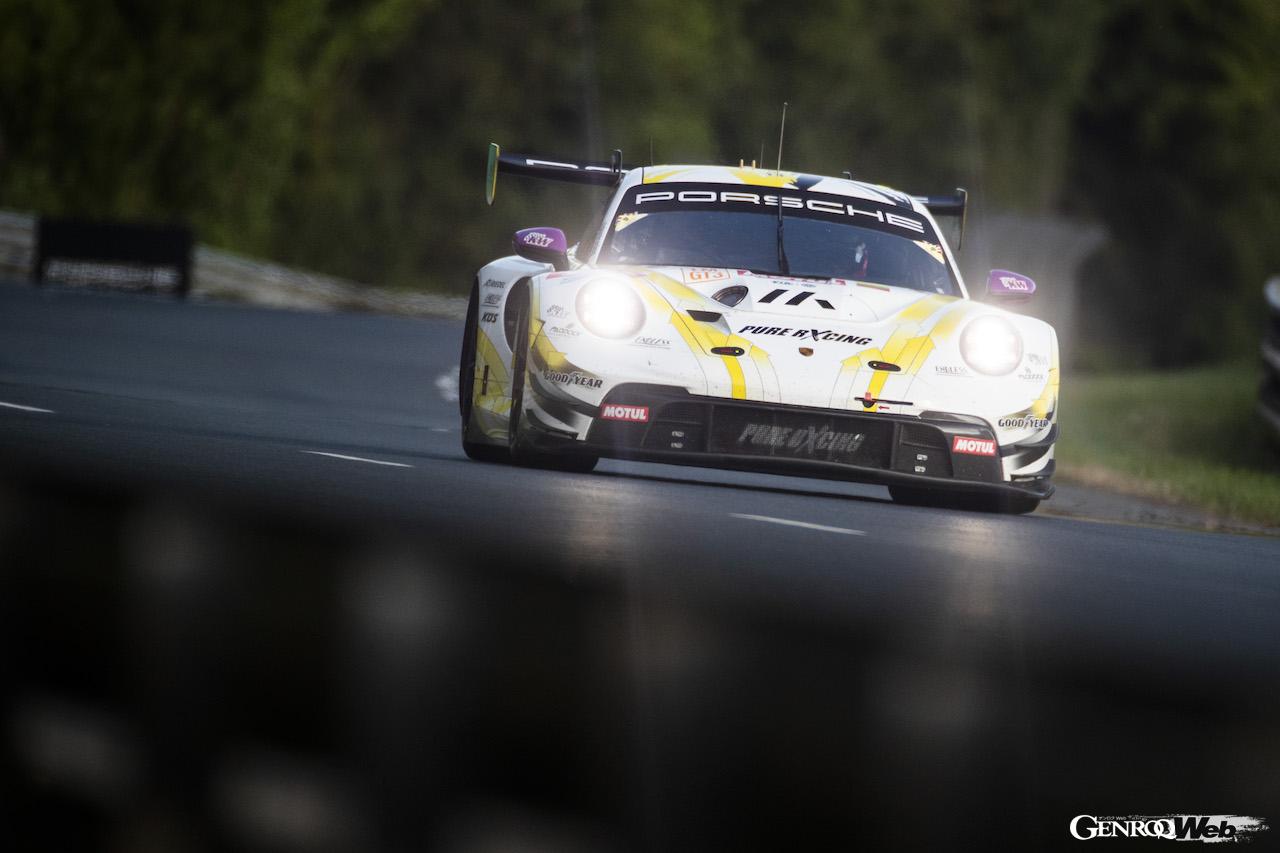 LMGT3クラスに参戦するマンタイ・ピュアレクシングのポルシェ 911 GT3 R（アリアクサンドル・マリキン、ジョエル・シュトルム、クラウス・バチェラー）が、3分24秒782のタイムで2番手グリッドを確保した。