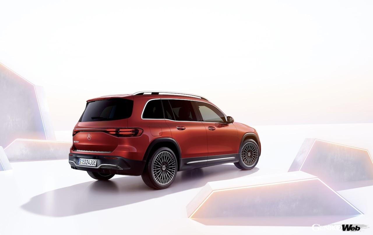 今回の改良新型から、新デザインのフロントグリルやリヤコンビネーションランプを導入。より洗練されたデザインにアップデートされている。