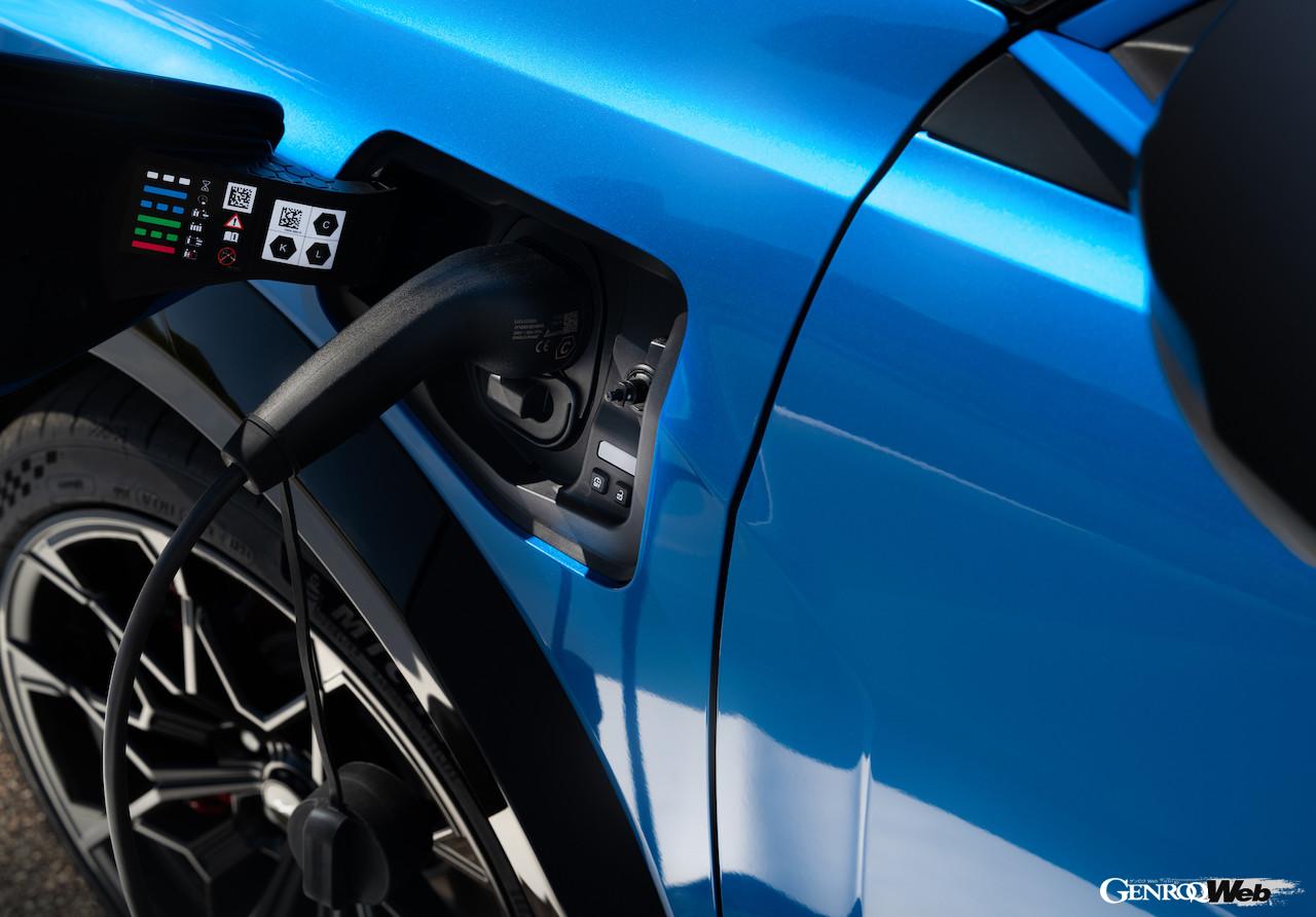 アルピーヌ初のフル電動コンパクト「A290」の充電ポート。