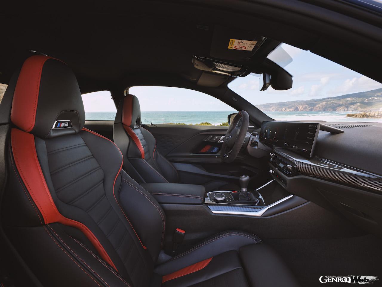 内外装やパワーユニットをアップデートした新型「BMW M2」のインテリア。