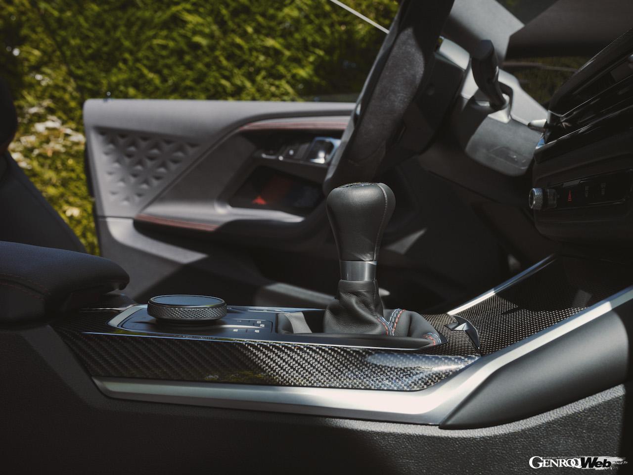 内外装やパワーユニットをアップデートした新型「BMW M2」のコクピット。