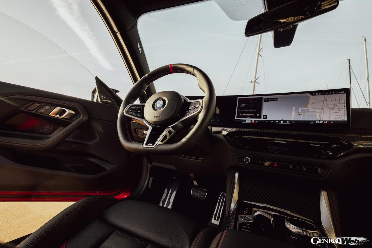 内外装に変更が施された「BMW 2シリーズ クーペ」改良新型のインテリア。