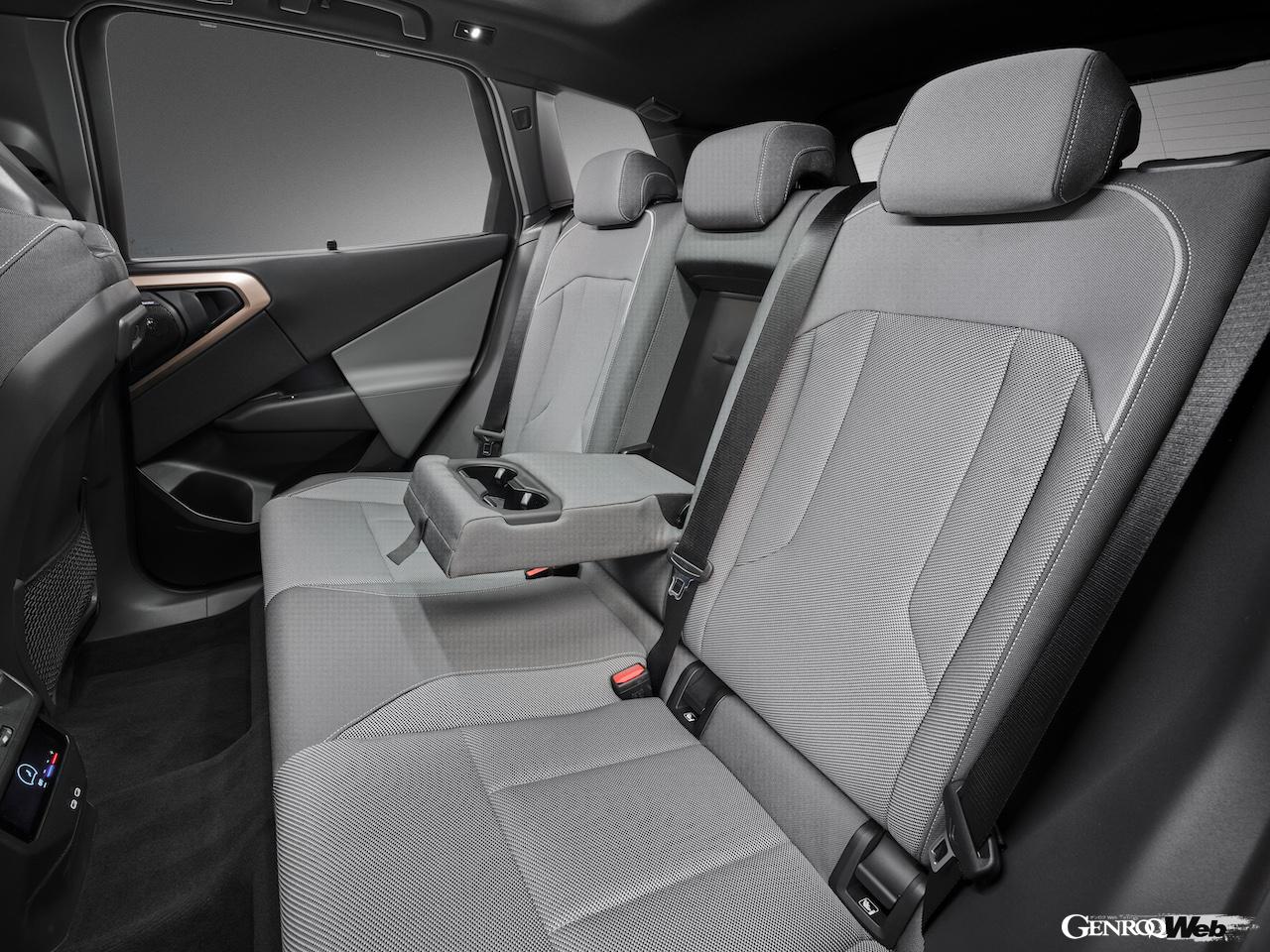 4代目に進化した新型「BMW X3 30e xDrive」のインテリア。