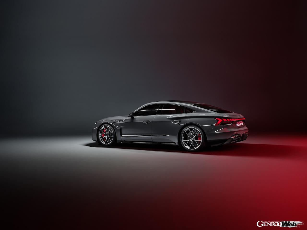 大幅にアップデートされた「RS e-tron GT」のエクステリア。