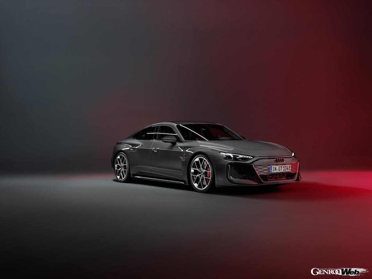 大幅にアップデートされた「RS e-tron GT」のエクステリア。