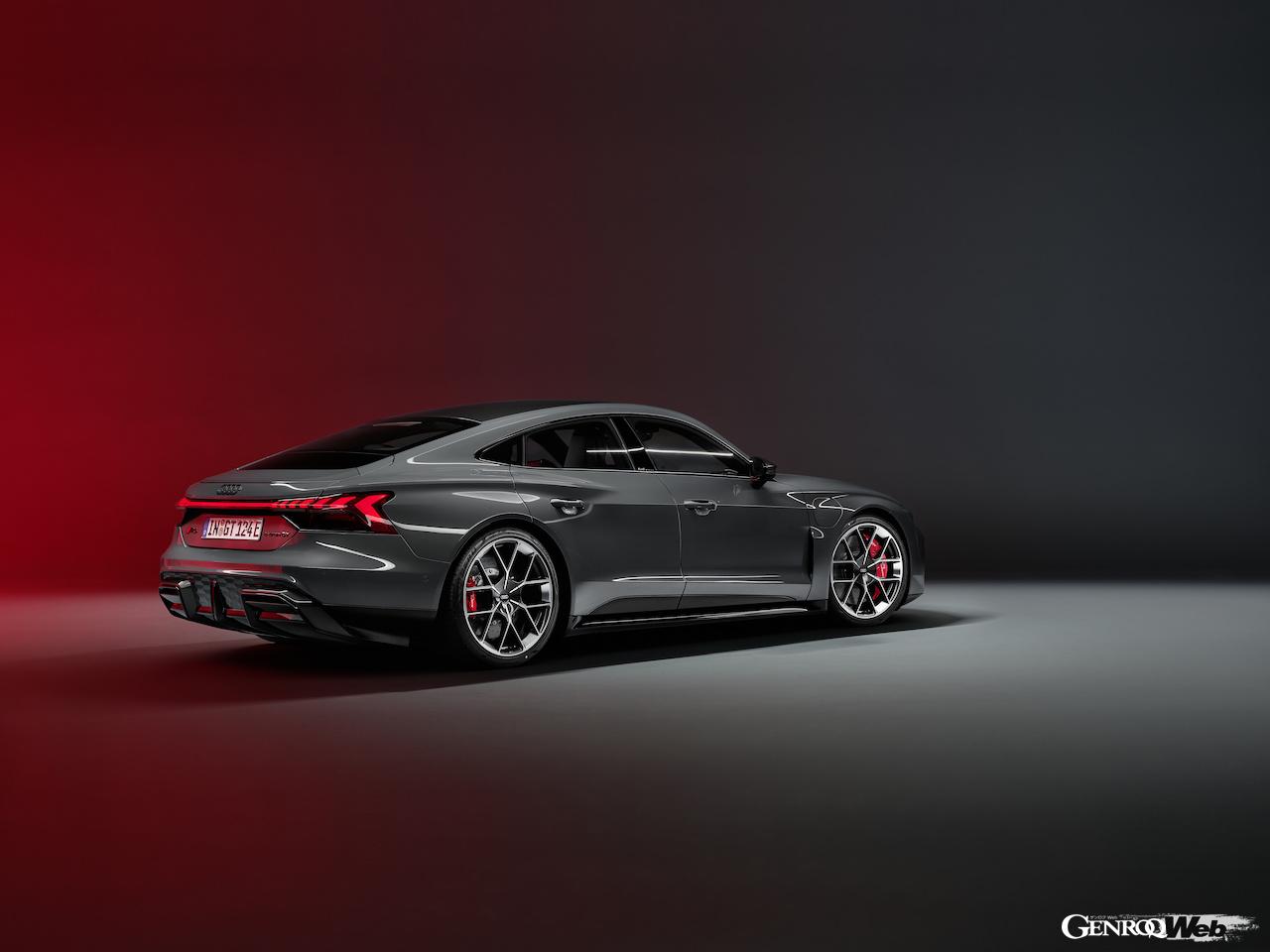 大幅にアップデートされた「RS e-tron GT」のエクステリア。