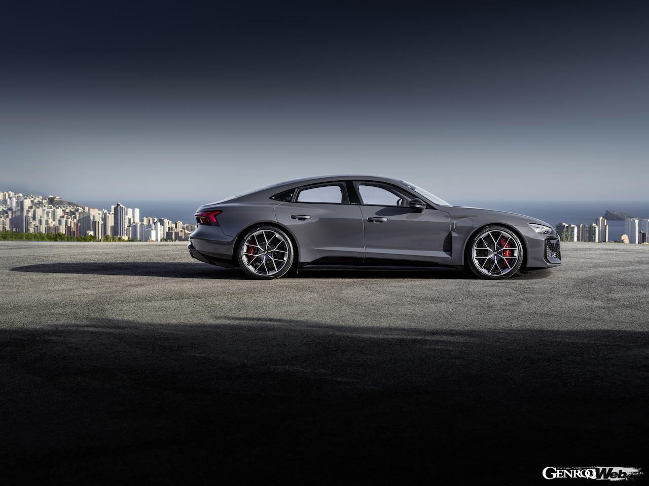 大幅にアップデートされた「RS e-tron GT」のエクステリア。