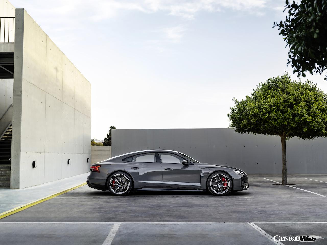 大幅にアップデートされた「RS e-tron GT」のエクステリア。