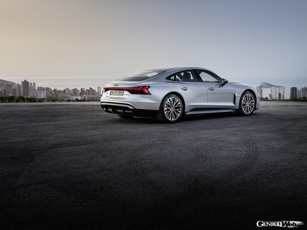 大幅にアップデートされた「S e-tron GT」のエクステリア。