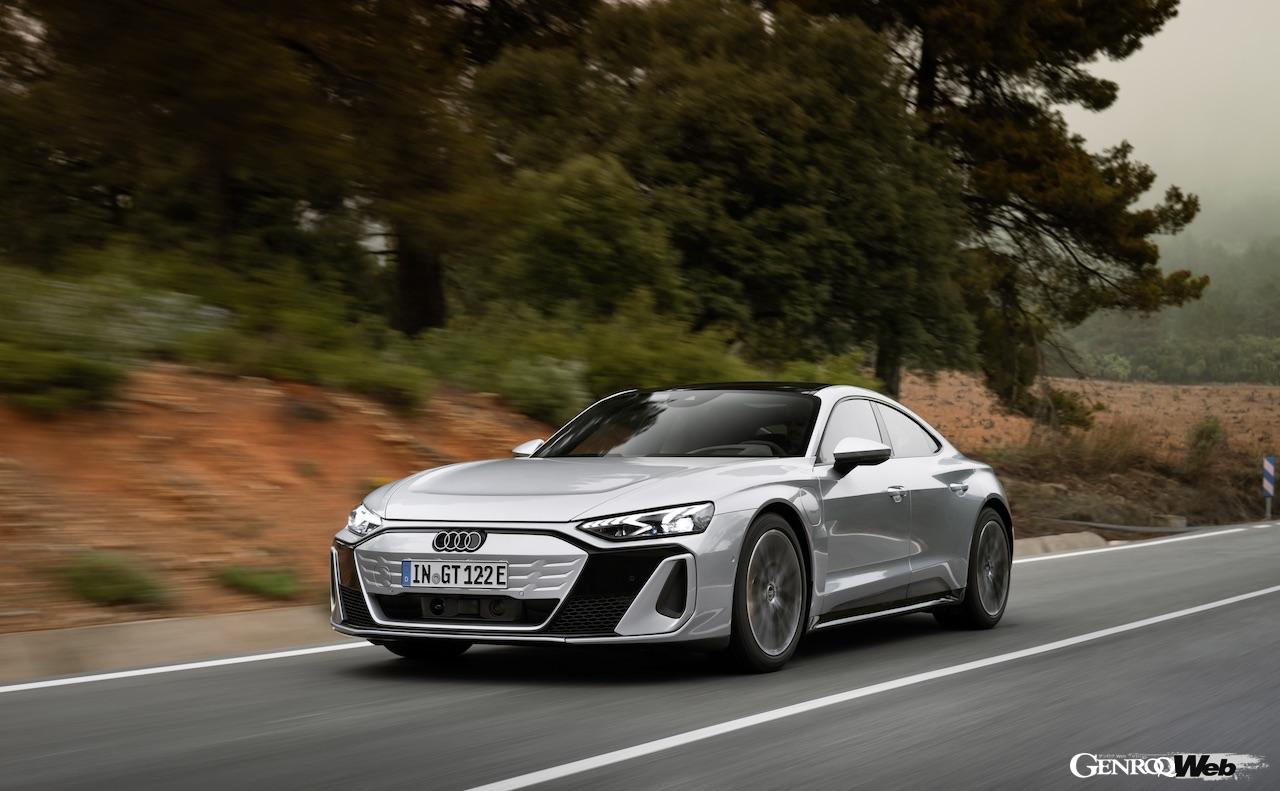 大幅にアップデートされた「S e-tron GT」の走行シーン。