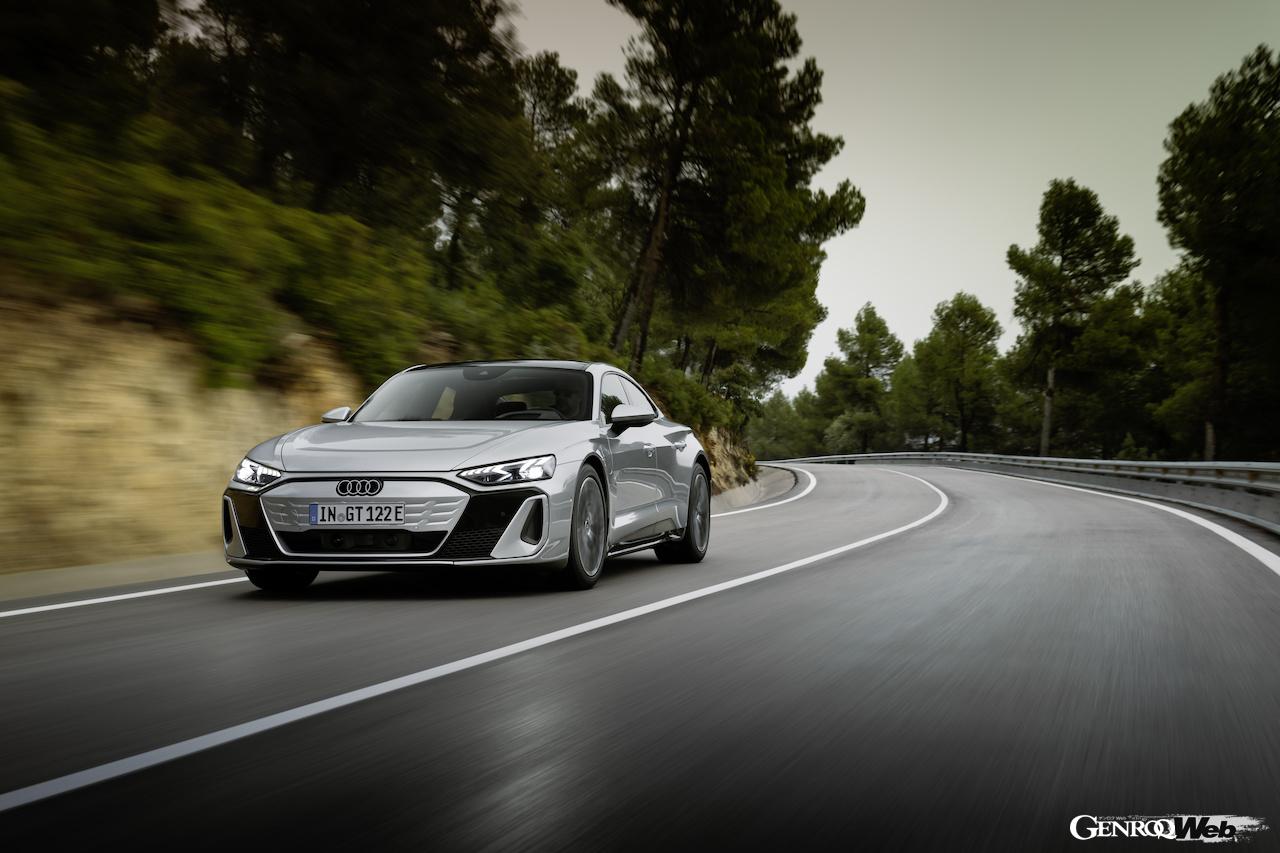 大幅にアップデートされた「S e-tron GT」の走行シーン。