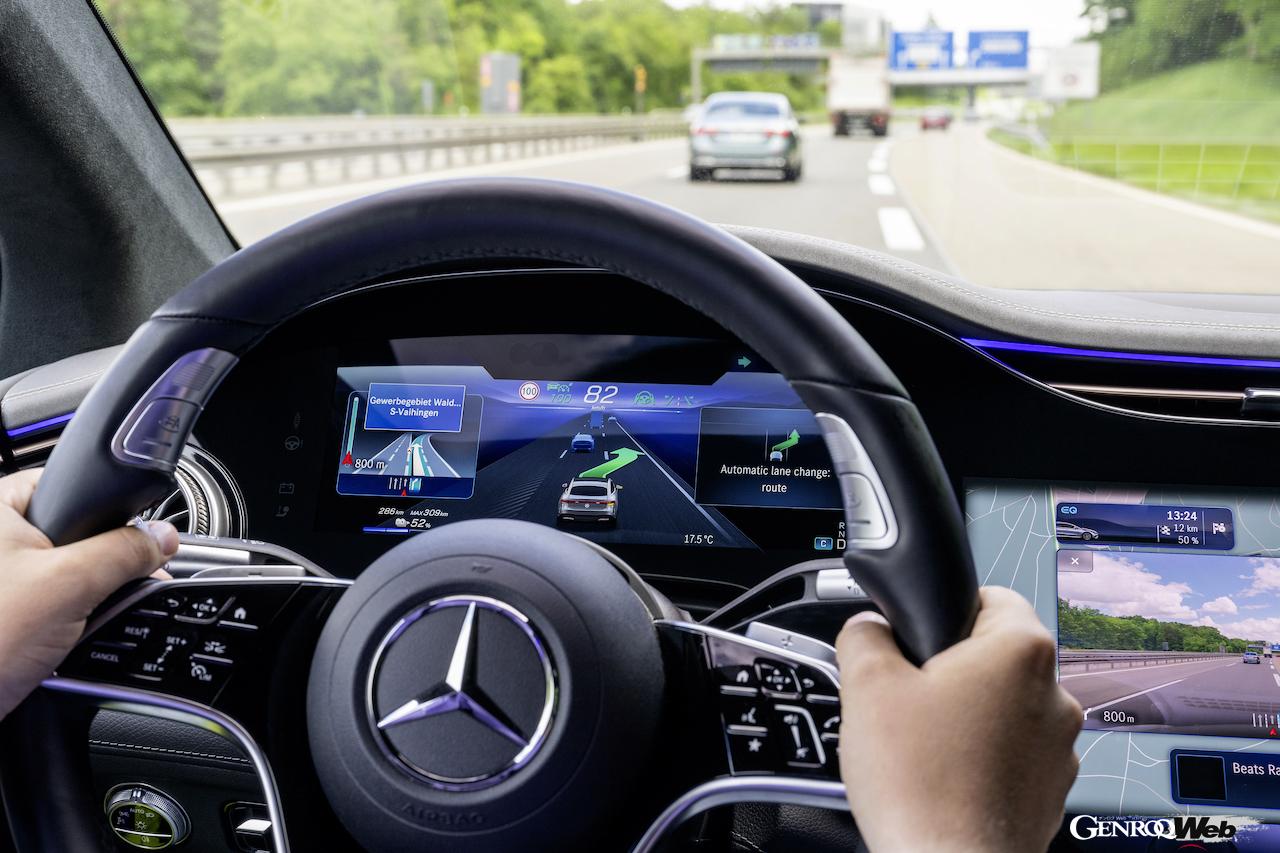 ヨーロッパ33ヵ国において、メルセデス・ベンツは「オートマチック・レーン・チェンジ（ALC）」の導入をスタートする。