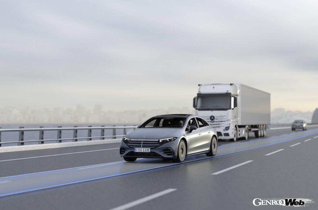 ヨーロッパ33ヵ国において、メルセデス・ベンツは「オートマチック・レーン・チェンジ（ALC）」の導入をスタートする。